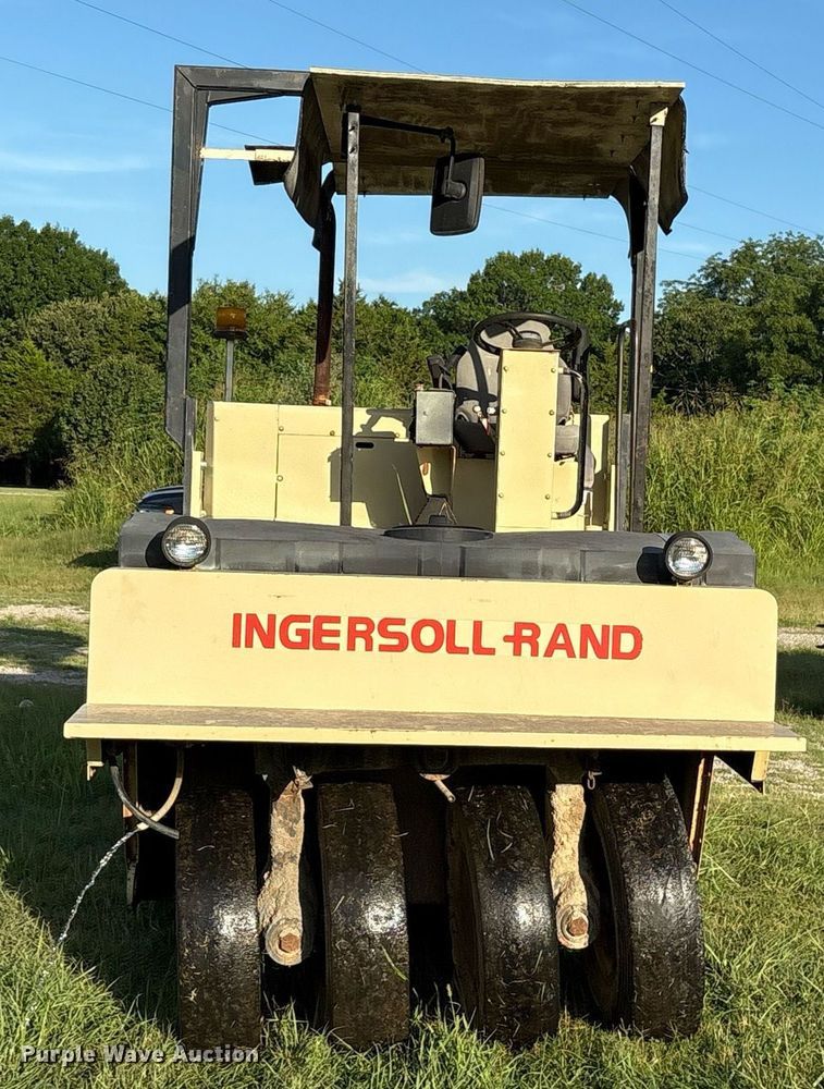 image for item DY0837 1998 Ingersoll Rand PT-125R pneumatic roller