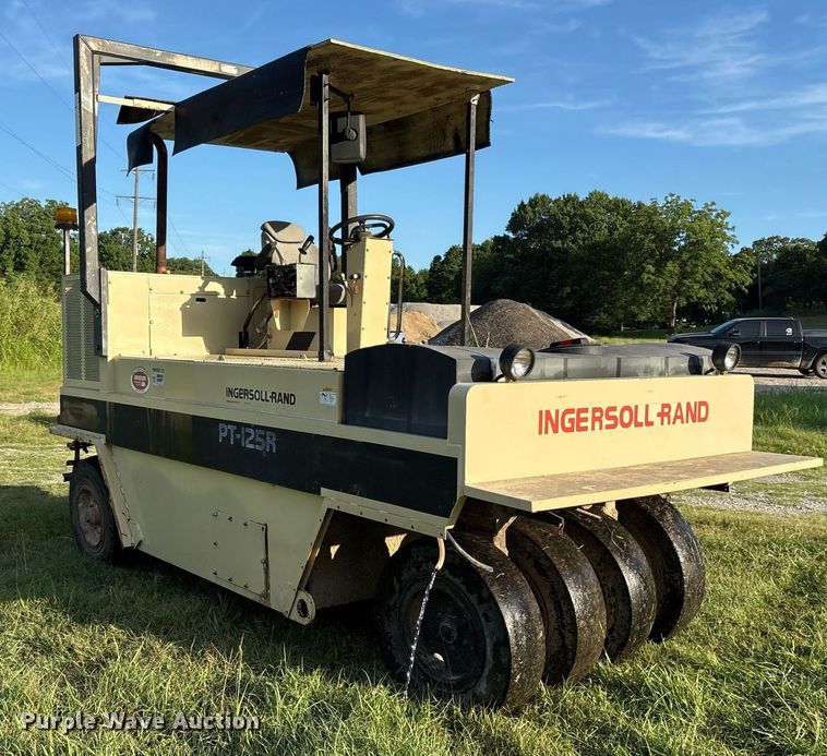 image for item DY0837 1998 Ingersoll Rand PT-125R pneumatic roller