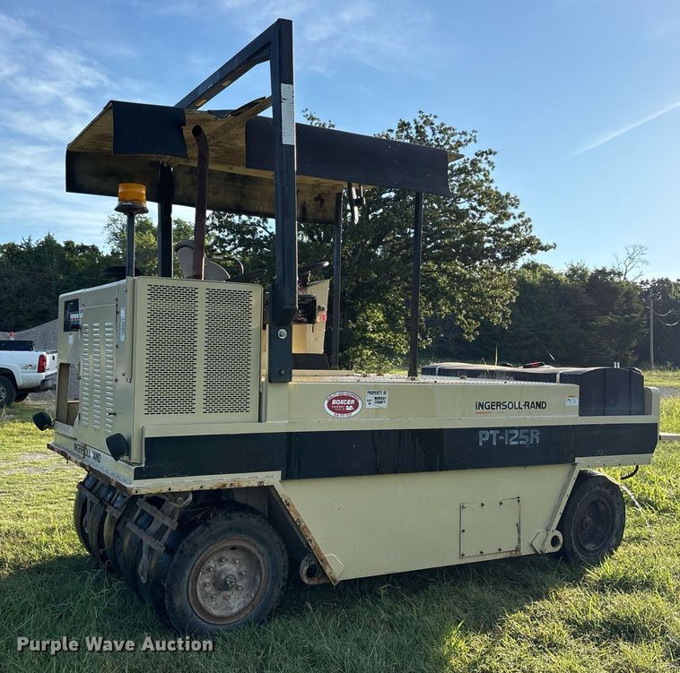 image for item DY0837 1998 Ingersoll Rand PT-125R pneumatic roller