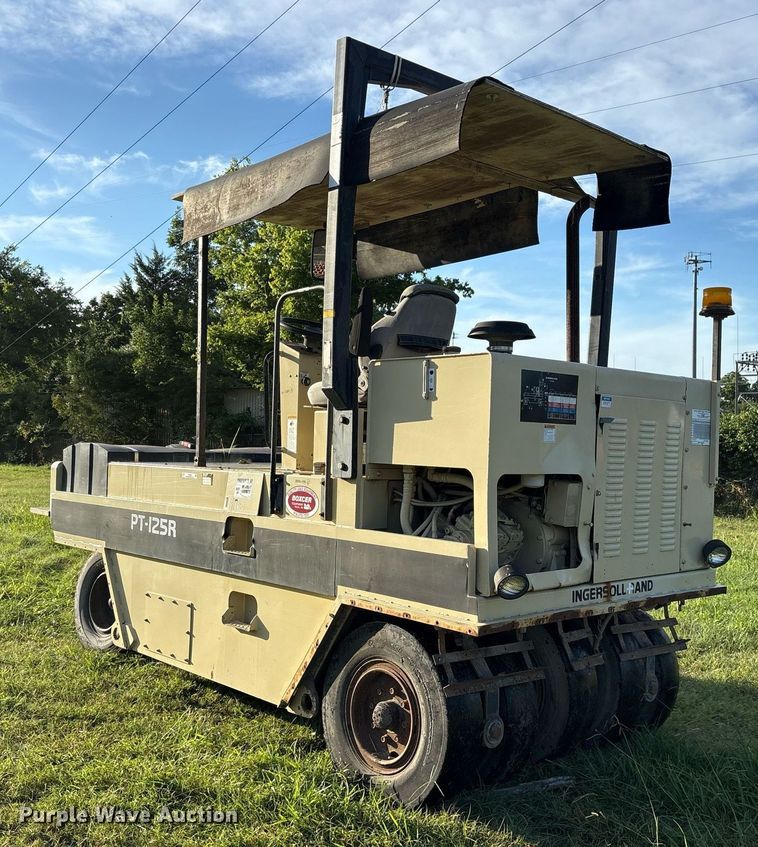 image for item DY0837 1998 Ingersoll Rand PT-125R pneumatic roller
