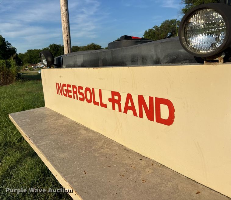 image for item DY0837 1998 Ingersoll Rand PT-125R pneumatic roller