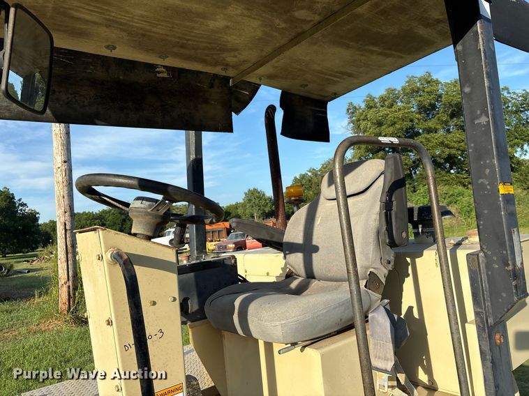 image for item DY0837 1998 Ingersoll Rand PT-125R pneumatic roller