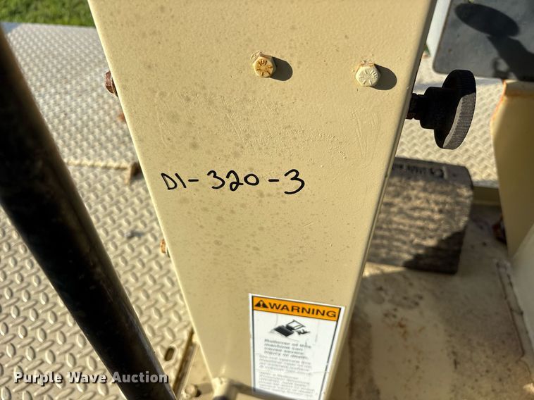 image for item DY0837 1998 Ingersoll Rand PT-125R pneumatic roller