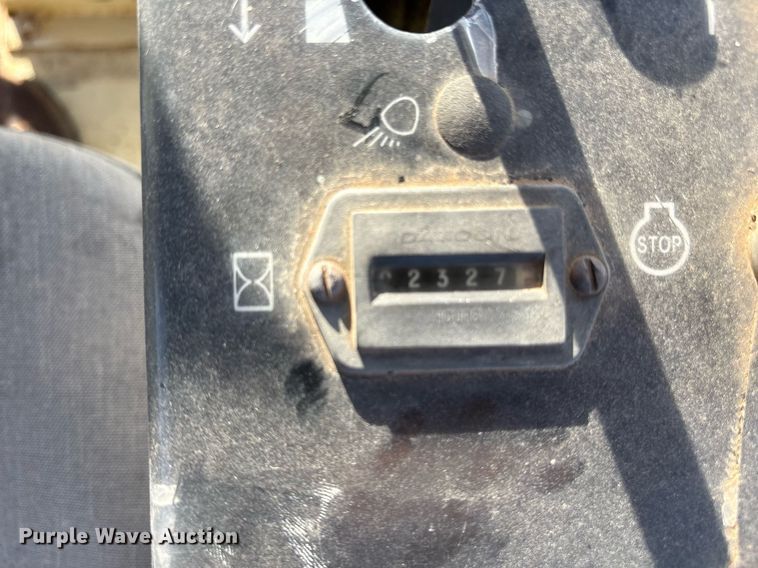 image for item DY0837 1998 Ingersoll Rand PT-125R pneumatic roller