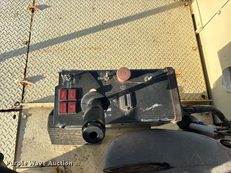 image for item DY0837 1998 Ingersoll Rand PT-125R pneumatic roller