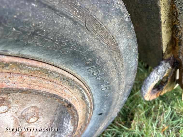 image for item DY0837 1998 Ingersoll Rand PT-125R pneumatic roller