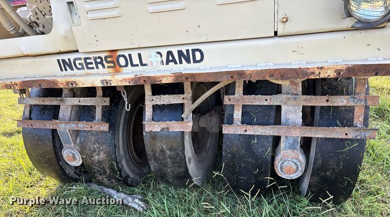 image for item DY0837 1998 Ingersoll Rand PT-125R pneumatic roller