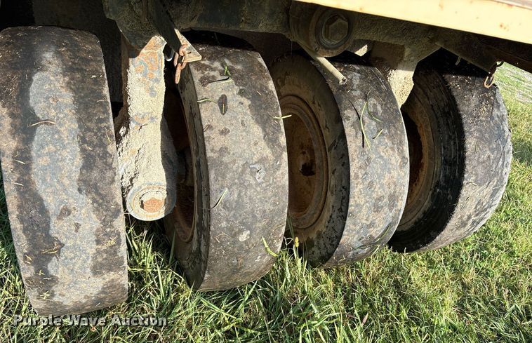 image for item DY0837 1998 Ingersoll Rand PT-125R pneumatic roller