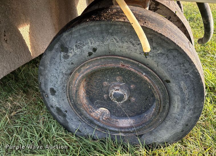 image for item DY0837 1998 Ingersoll Rand PT-125R pneumatic roller