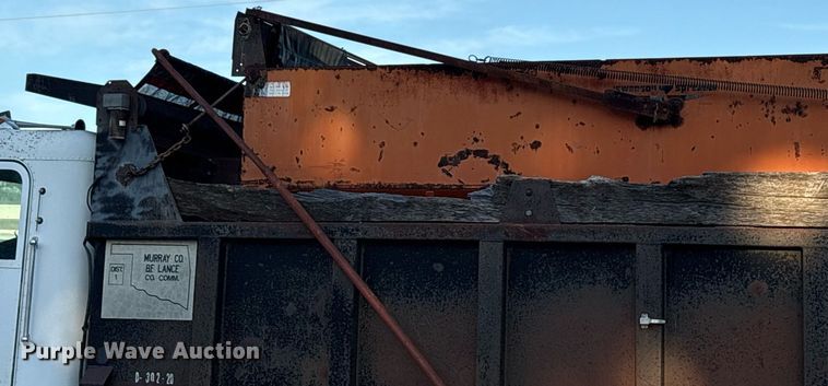 image for item DY0839 1990 Freightliner USF-1E dump truck