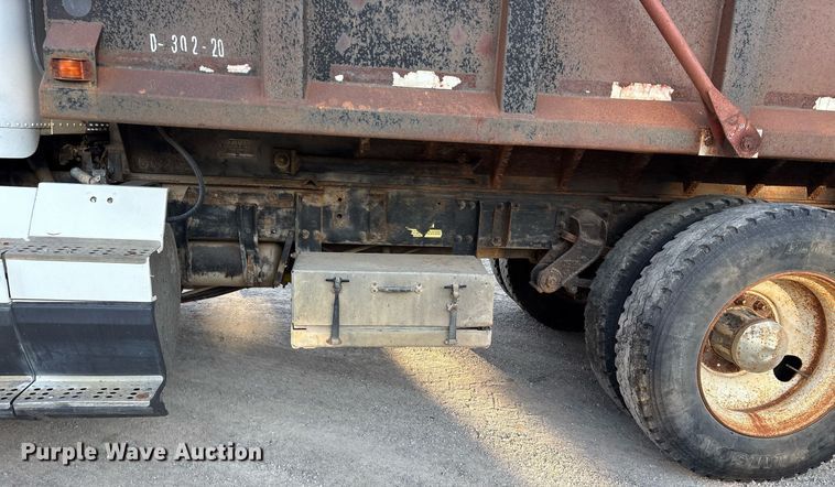 image for item DY0839 1990 Freightliner USF-1E dump truck
