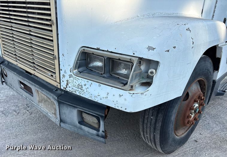 image for item DY0839 1990 Freightliner USF-1E dump truck