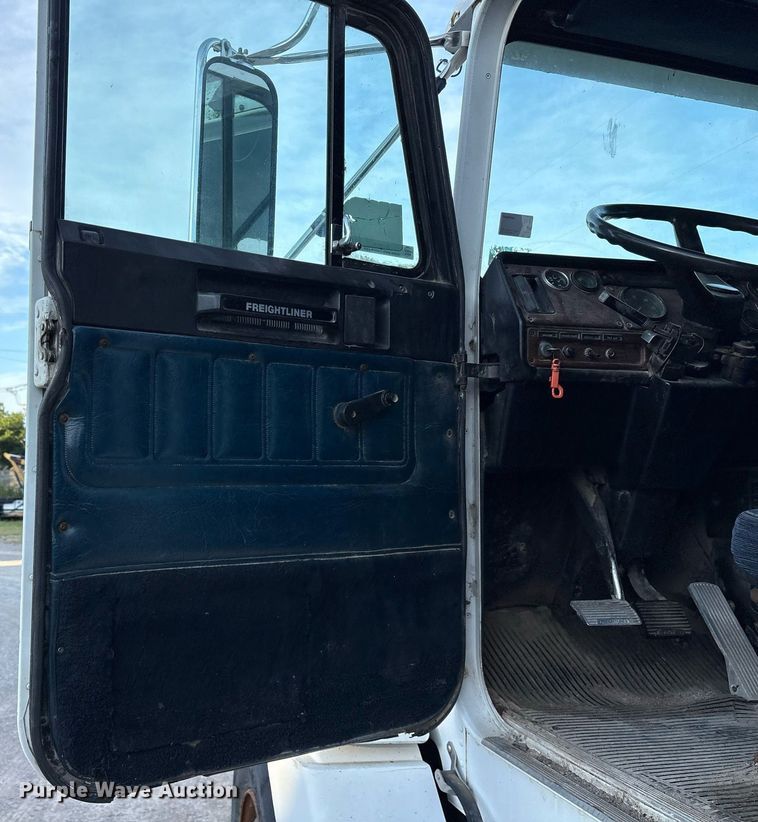 image for item DY0839 1990 Freightliner USF-1E dump truck