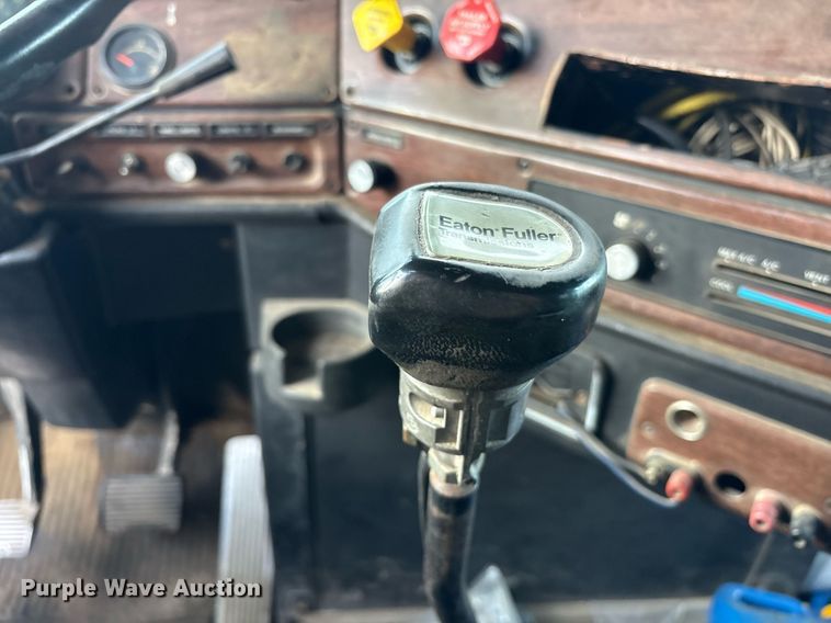 image for item DY0839 1990 Freightliner USF-1E dump truck