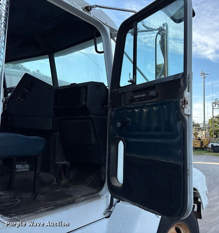 image for item DY0839 1990 Freightliner USF-1E dump truck