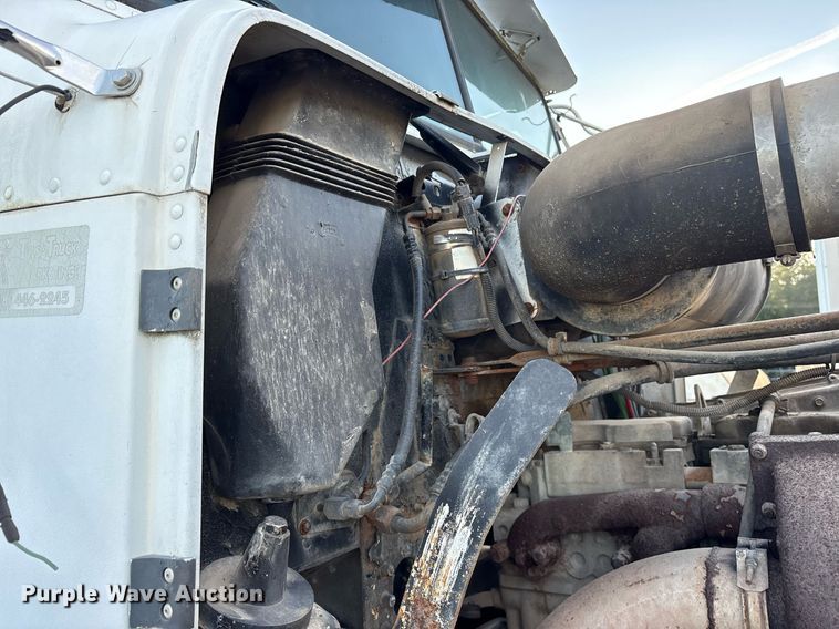 image for item DY0839 1990 Freightliner USF-1E dump truck