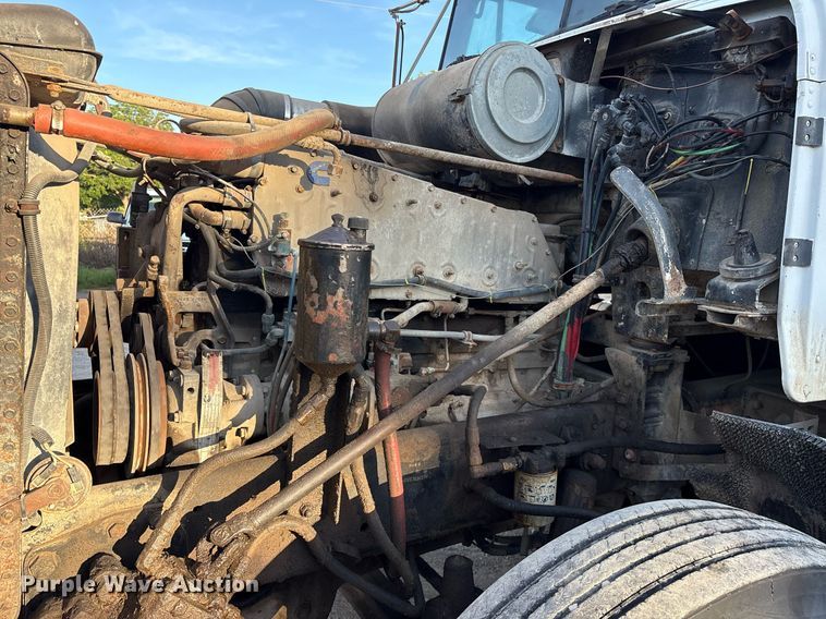 image for item DY0839 1990 Freightliner USF-1E dump truck