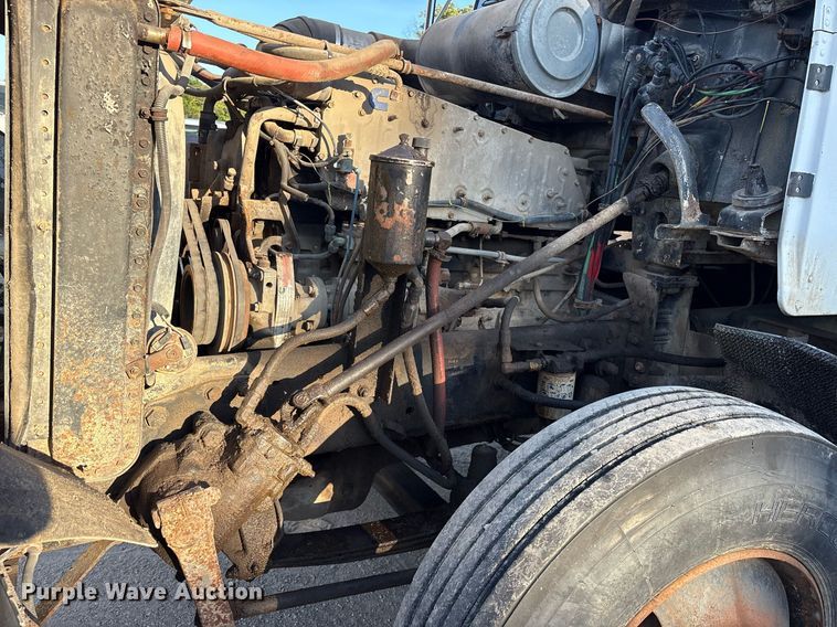 image for item DY0839 1990 Freightliner USF-1E dump truck