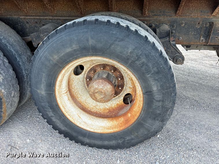 image for item DY0839 1990 Freightliner USF-1E dump truck