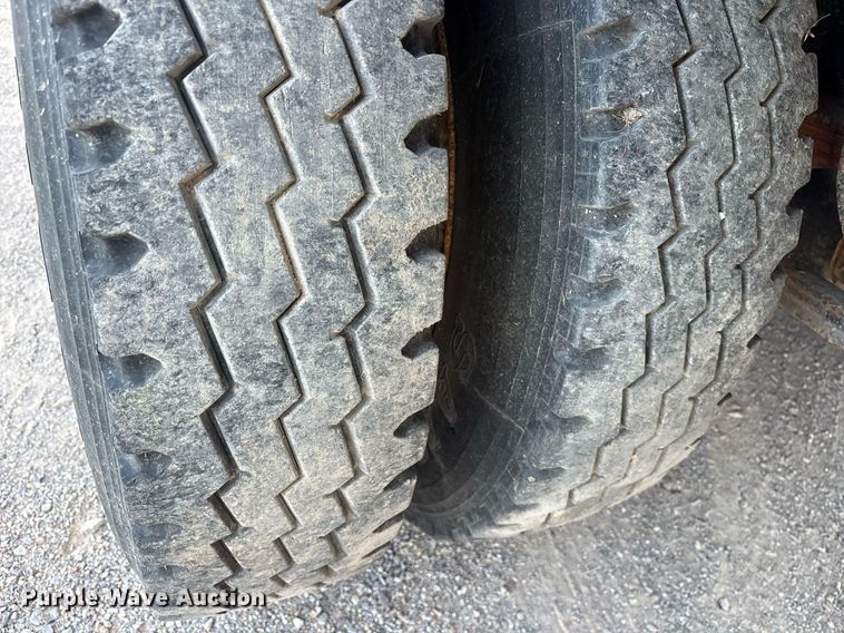 image for item DY0839 1990 Freightliner USF-1E dump truck