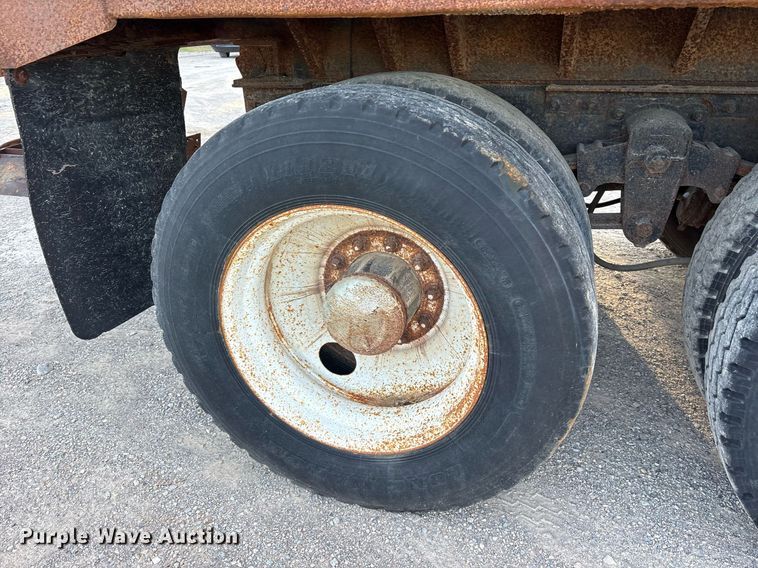 image for item DY0839 1990 Freightliner USF-1E dump truck