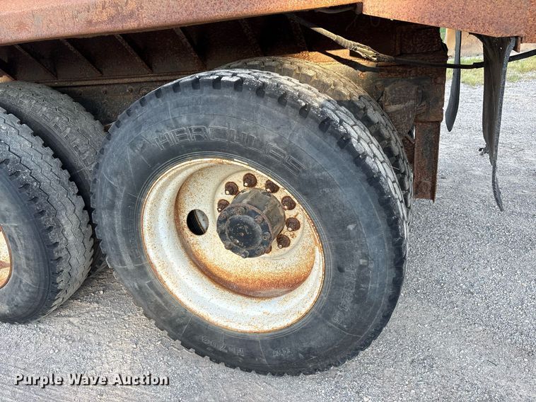 image for item DY0839 1990 Freightliner USF-1E dump truck