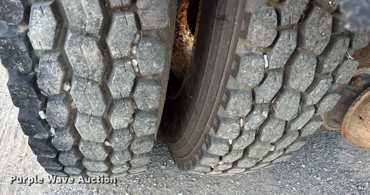 image for item DY0839 1990 Freightliner USF-1E dump truck