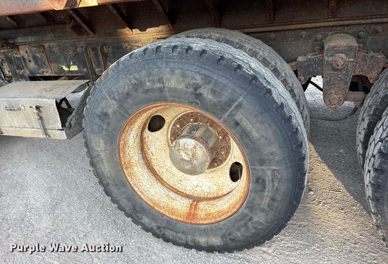 image for item DY0839 1990 Freightliner USF-1E dump truck