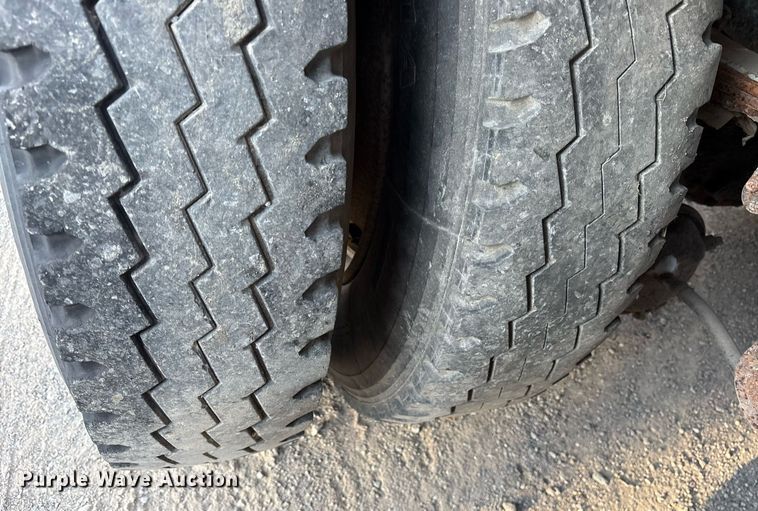 image for item DY0839 1990 Freightliner USF-1E dump truck