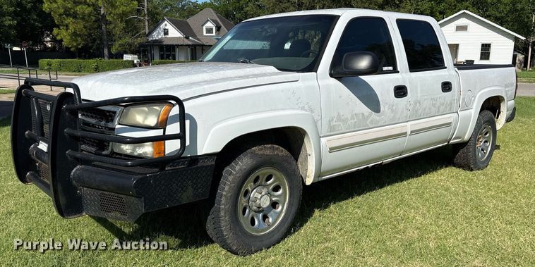 image for item DY0841 2006 Chevrolet Silverado 1500 Crew Cab pickup truck
