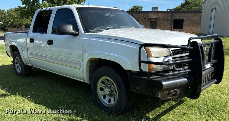 image for item DY0841 2006 Chevrolet Silverado 1500 Crew Cab pickup truck