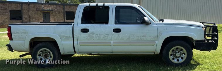 image for item DY0841 2006 Chevrolet Silverado 1500 Crew Cab pickup truck