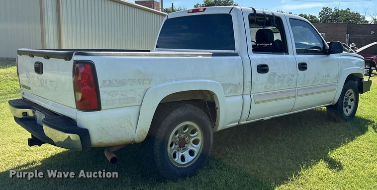 image for item DY0841 2006 Chevrolet Silverado 1500 Crew Cab pickup truck