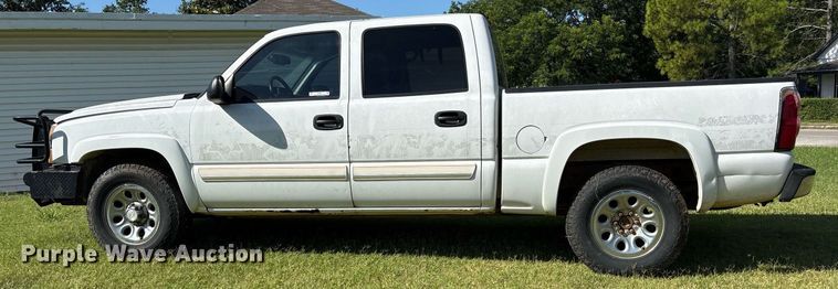 image for item DY0841 2006 Chevrolet Silverado 1500 Crew Cab pickup truck