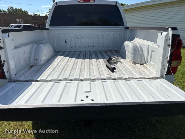 image for item DY0841 2006 Chevrolet Silverado 1500 Crew Cab pickup truck