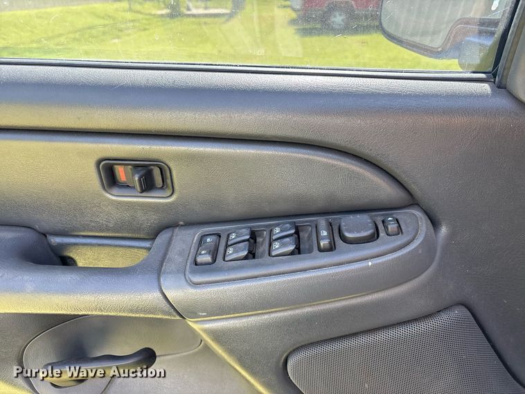 image for item DY0841 2006 Chevrolet Silverado 1500 Crew Cab pickup truck