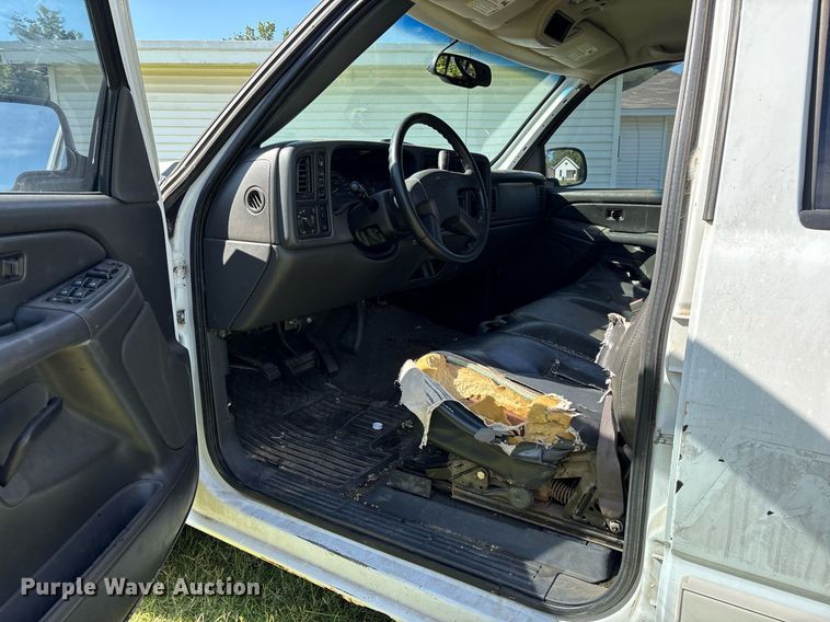 image for item DY0841 2006 Chevrolet Silverado 1500 Crew Cab pickup truck