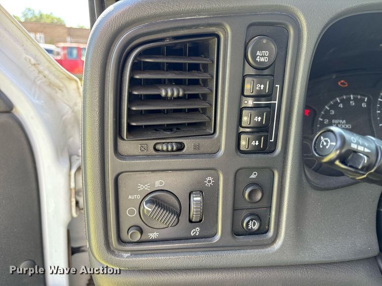 image for item DY0841 2006 Chevrolet Silverado 1500 Crew Cab pickup truck