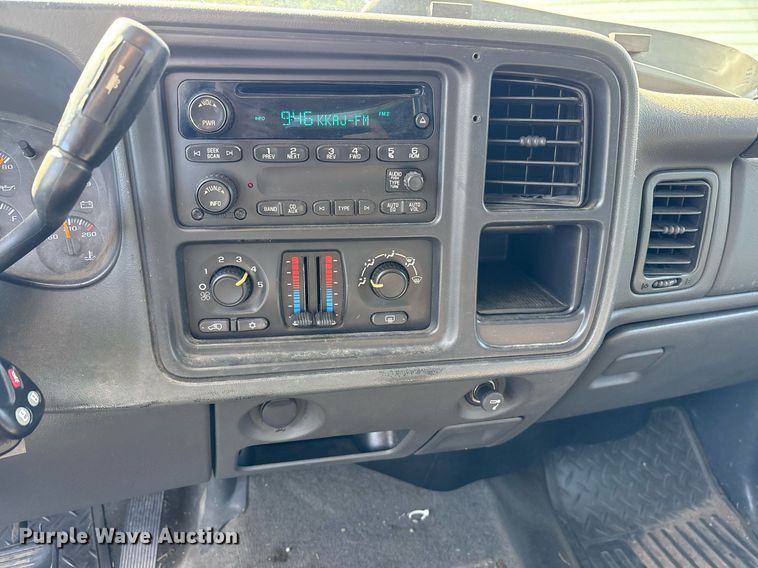 image for item DY0841 2006 Chevrolet Silverado 1500 Crew Cab pickup truck