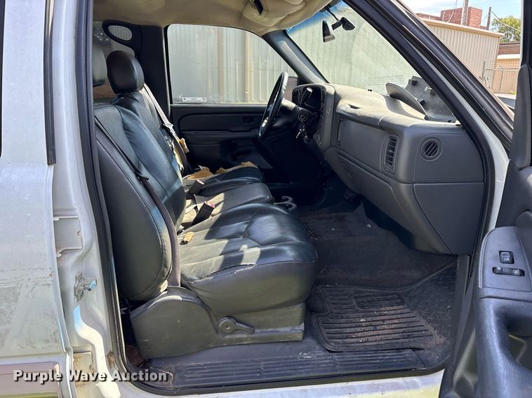 image for item DY0841 2006 Chevrolet Silverado 1500 Crew Cab pickup truck