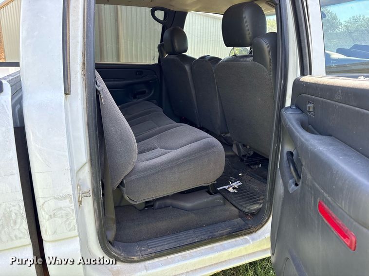 image for item DY0841 2006 Chevrolet Silverado 1500 Crew Cab pickup truck