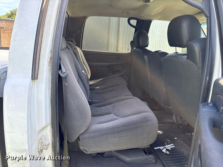 image for item DY0841 2006 Chevrolet Silverado 1500 Crew Cab pickup truck