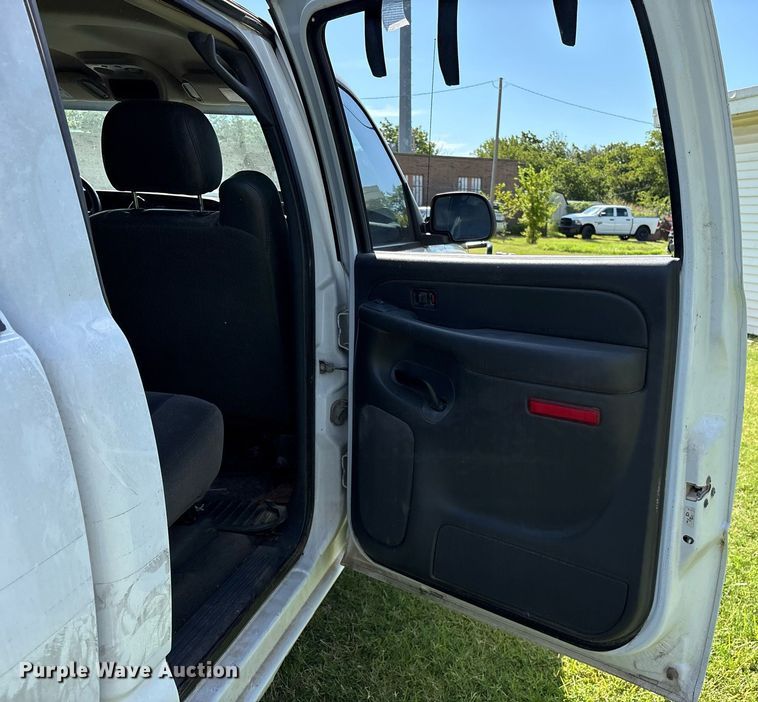 image for item DY0841 2006 Chevrolet Silverado 1500 Crew Cab pickup truck