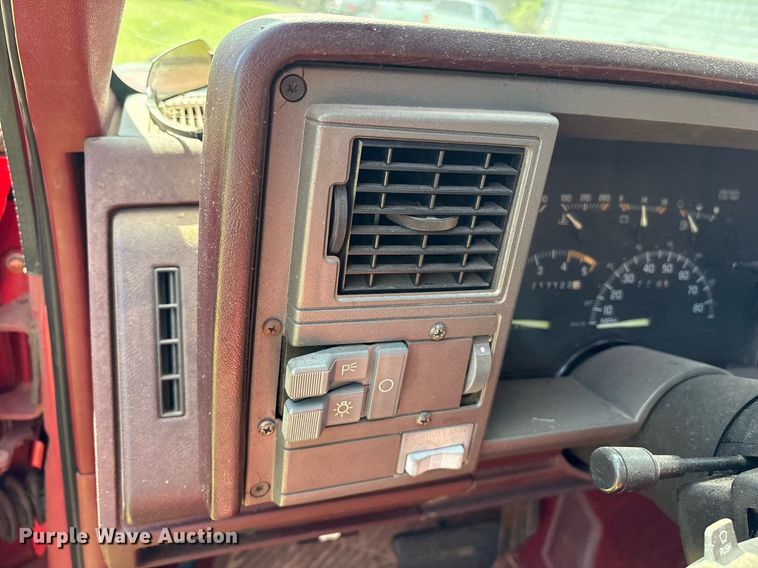 image for item DY0842 1994 Chevrolet C1500 Ext. Cab pickup truck