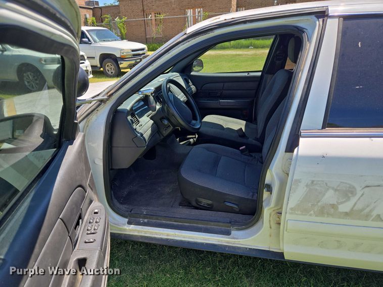 image for item DY0849 2008 Ford Crown Victoria Police Interceptor 