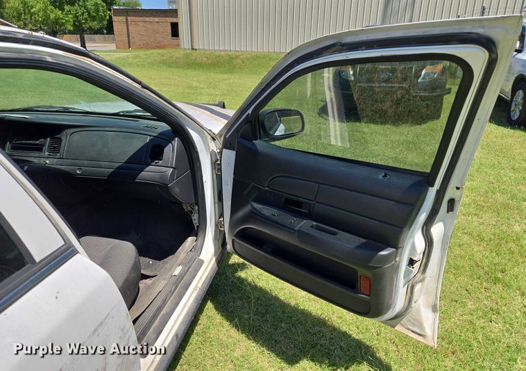 image for item DY0849 2008 Ford Crown Victoria Police Interceptor 