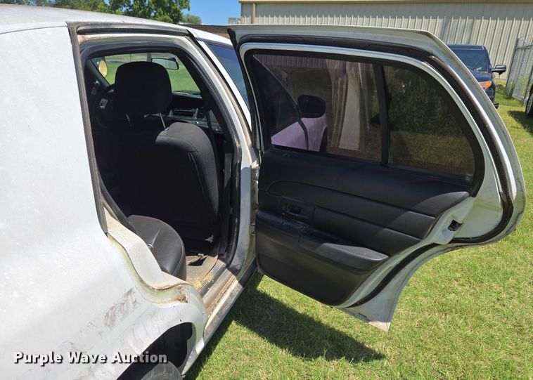 image for item DY0849 2008 Ford Crown Victoria Police Interceptor 