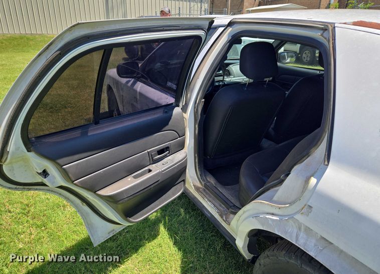 image for item DY0849 2008 Ford Crown Victoria Police Interceptor 