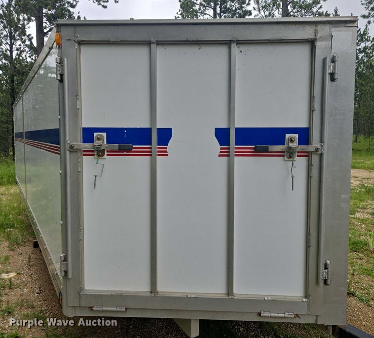 image for item DY0978 2004 H&S ENC-V8620A enclosed snowmobile trailer