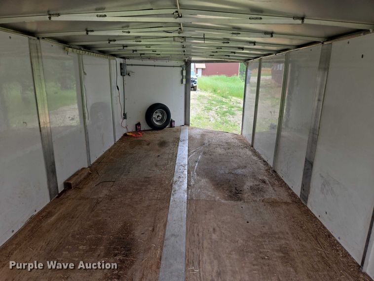 image for item DY0978 2004 H&S ENC-V8620A enclosed snowmobile trailer